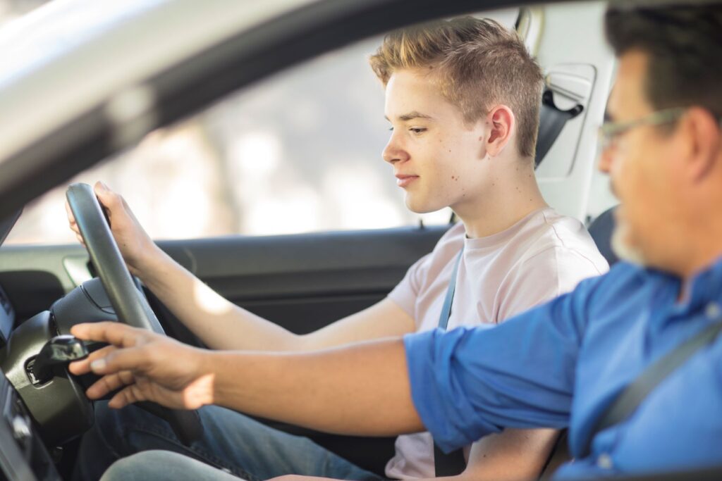 Teach Your Teenage Driver What to Do After a Car Accident - Abogados de Accidentes de Auto en Riverside